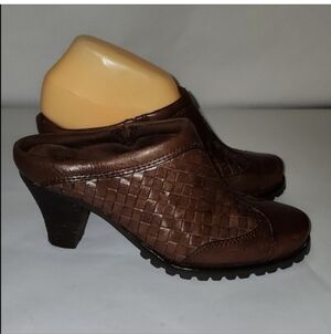 Softwalk Clog woven leather mules Size 6.5 chunky comfortable career